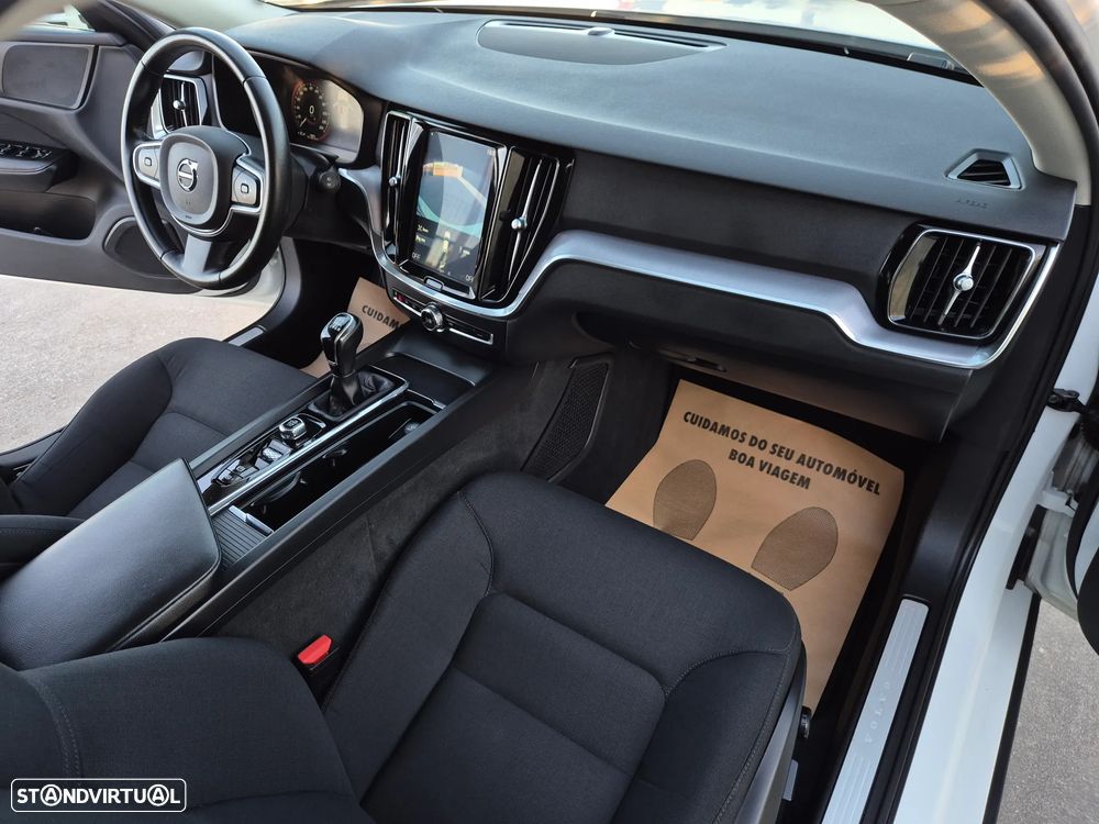 Volvo V60 2.0 D3 Momentum — fotografia 37