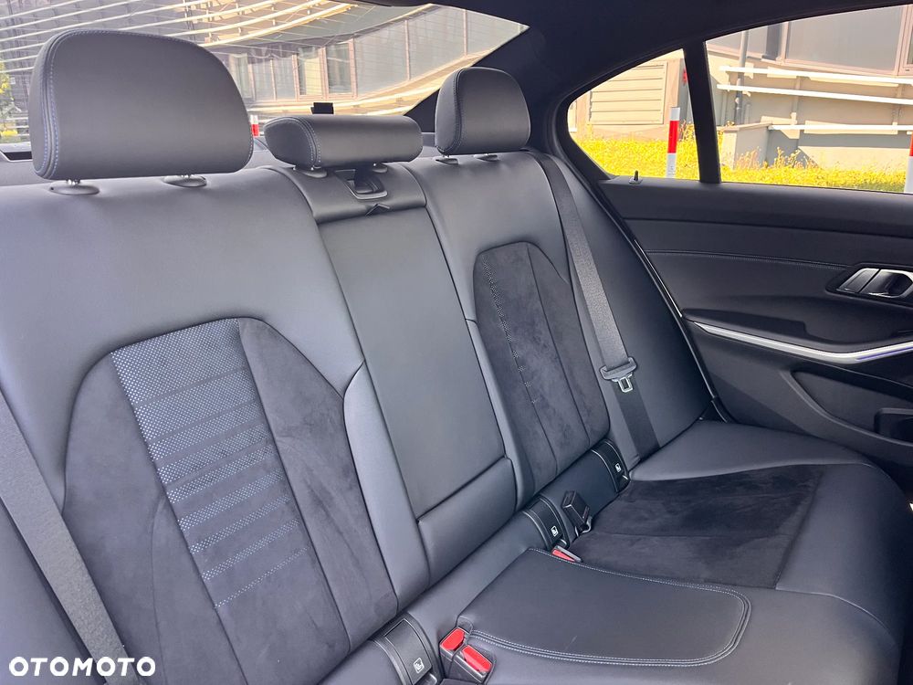 BMW Seria 3 318i M Sport sport - 29