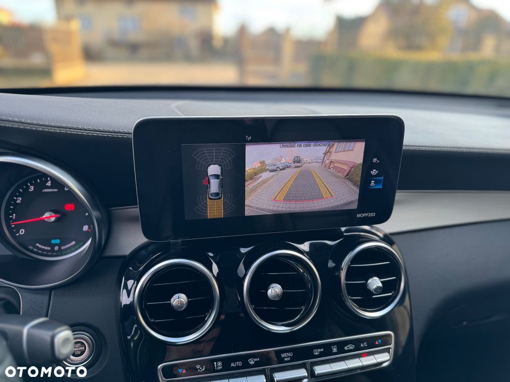 Mercedes-Benz GLC 300 e 4-Matic - 23