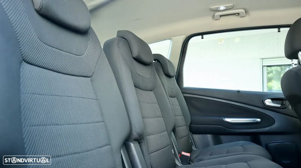 Ford S-Max 2.0 TDCi Titanium 7L - 52