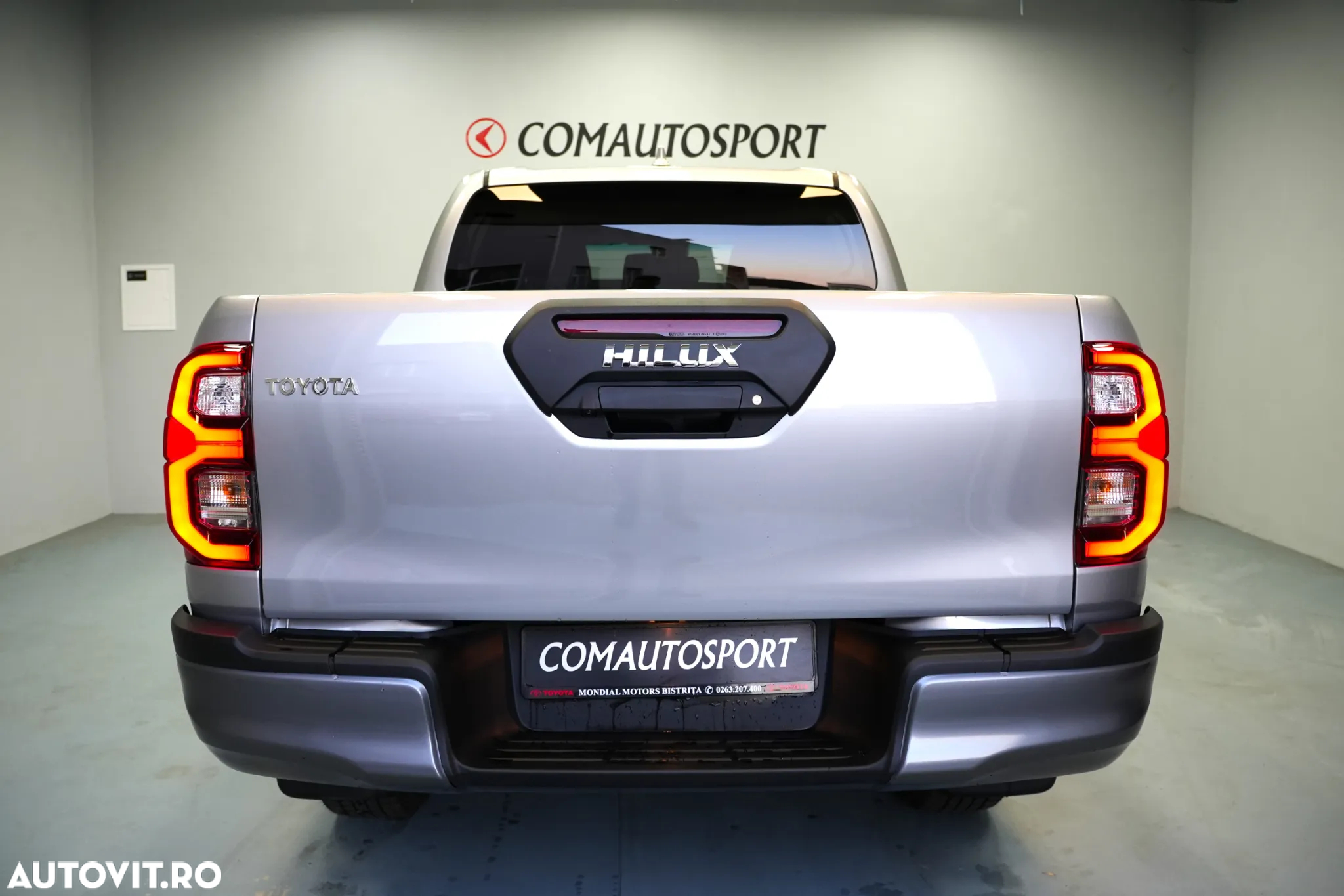 Toyota Hilux 2.8D 204CP 4x4 Double Cab AT MHEV Invincible - 5