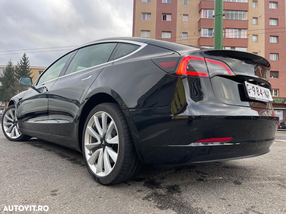 Tesla Model 3 - 5