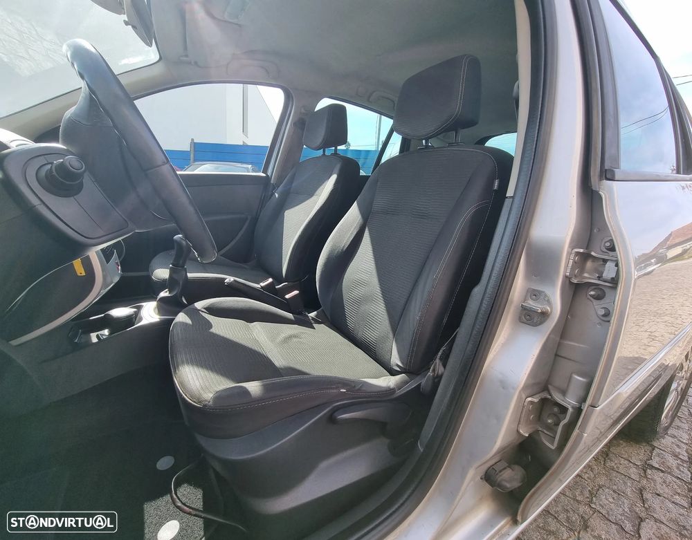 Renault Clio Break 1.5 dCi Dynamique S - 8