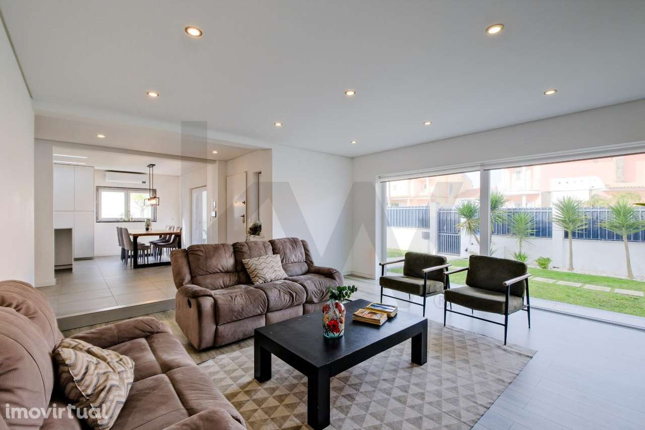 Oásis na Marisol: T4+1 com Piscina de Água Salgada, Eficiência Energét - Grande imagem: 2/60