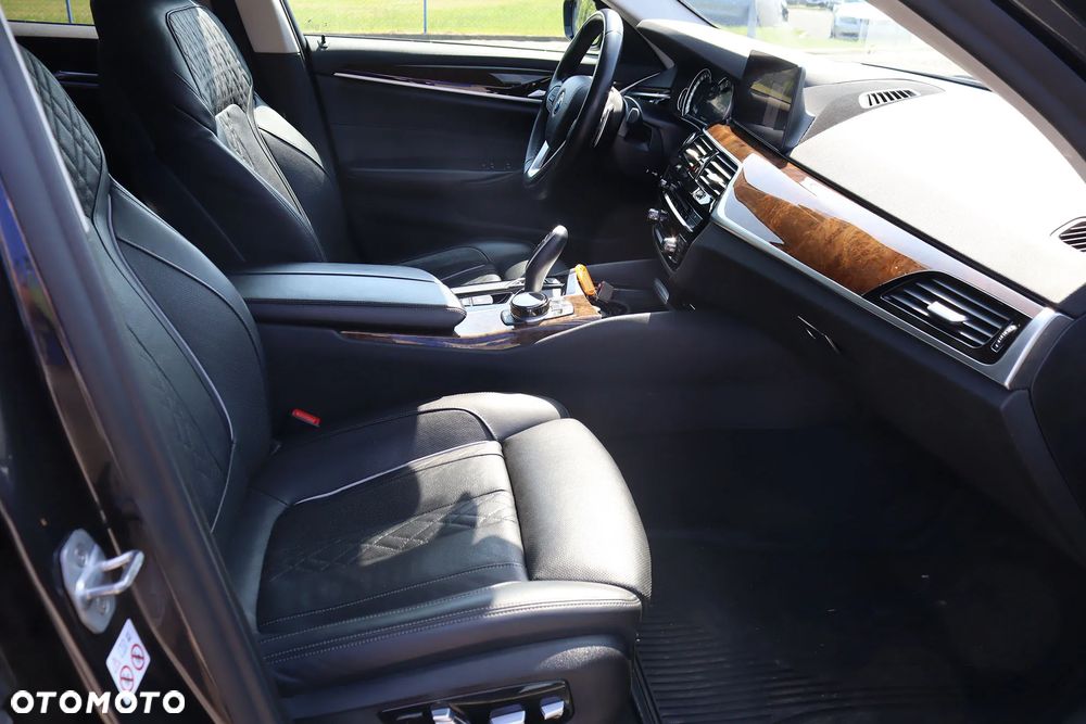 BMW Seria 5 530d xDrive Luxury Line sport - 11