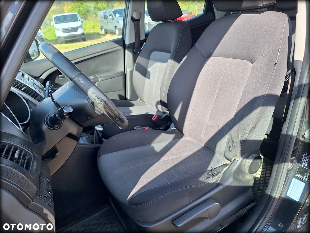 Kia Venga 1.6 L - 11