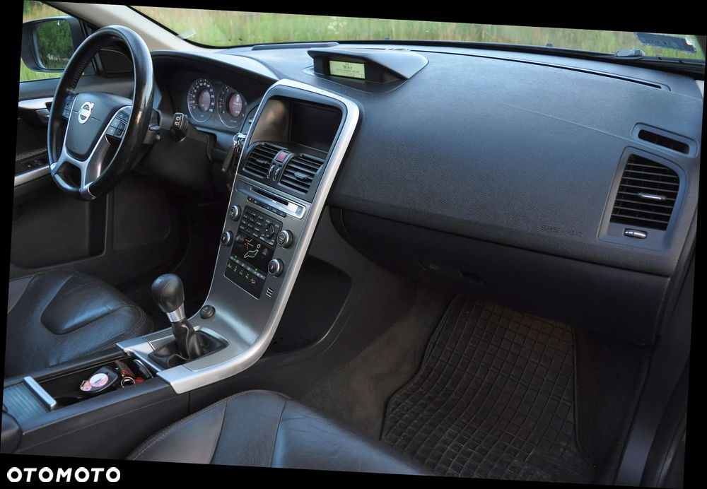 Volvo XC 60 2.4D AWD Momentum - 28