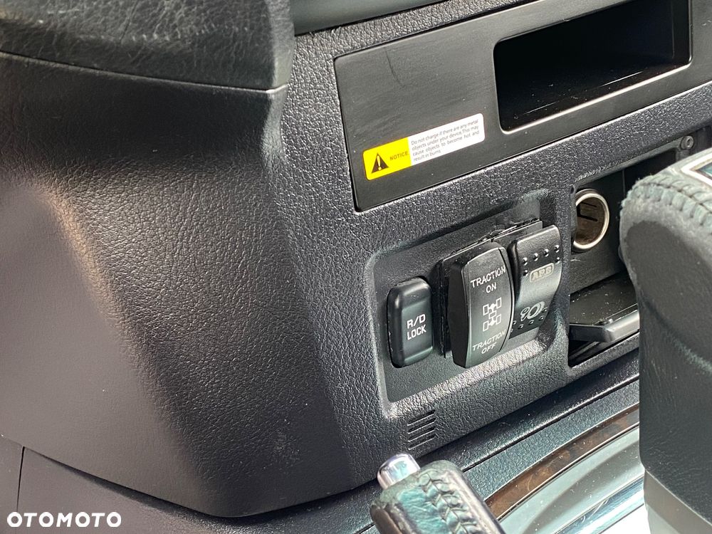 Mitsubishi Pajero - 8