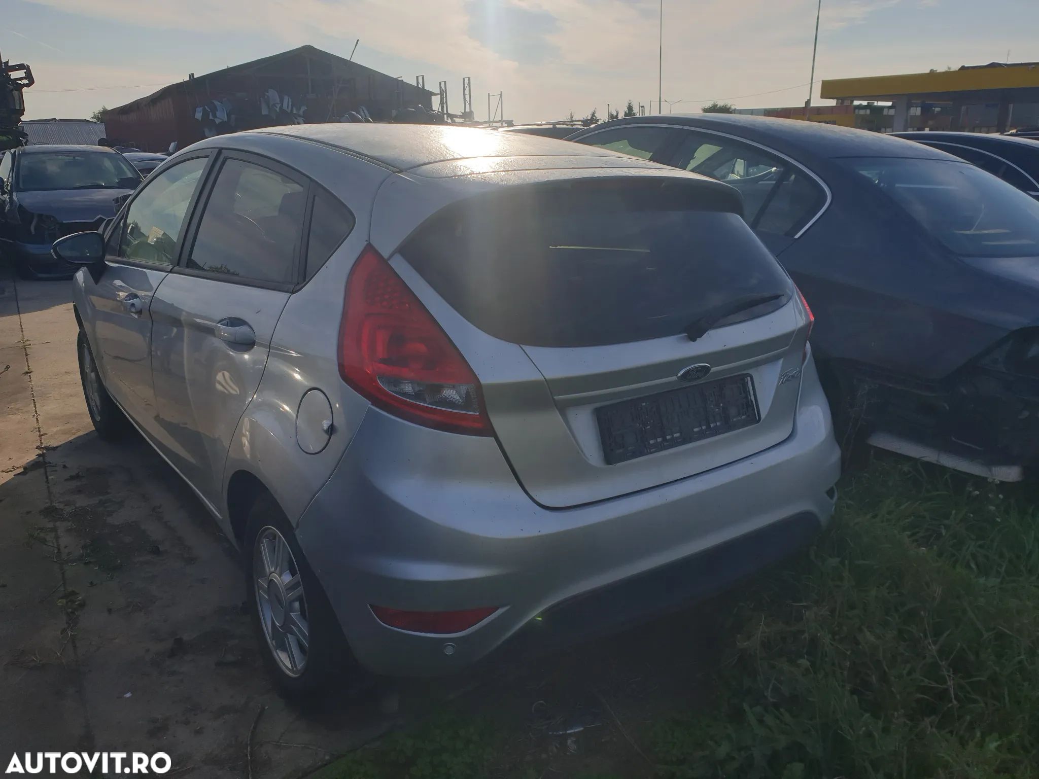 Dezmembrez  Ford  Fiesta - 1