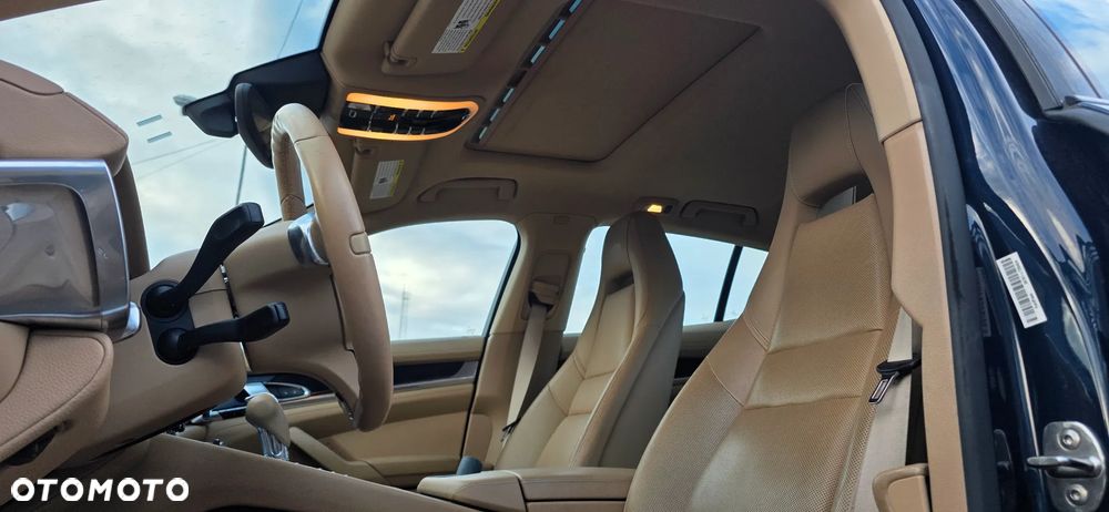 Porsche Panamera 4 PDK - 12