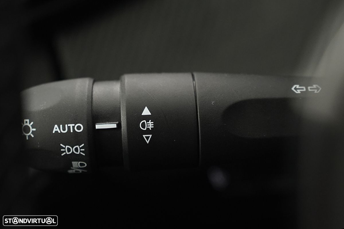 Peugeot 2008 1.2 PureTech Allure - 17
