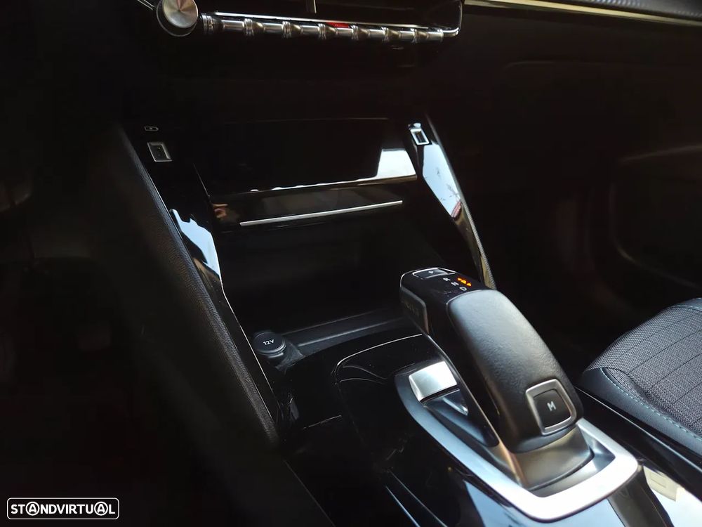 Peugeot 2008 1.2 PureTech Allure EAT8 - 25