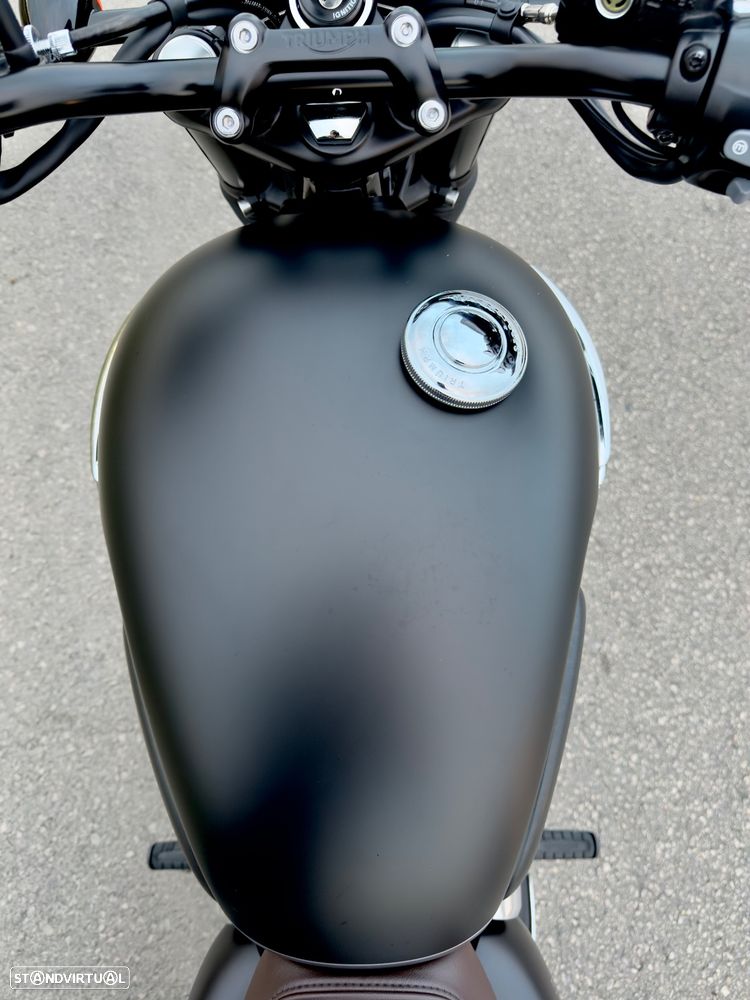 Triumph Bonneville T120 Black - 12