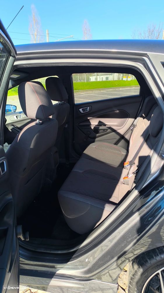 Ford Fiesta 1.5 TDCi S&S ST-LINE - 18