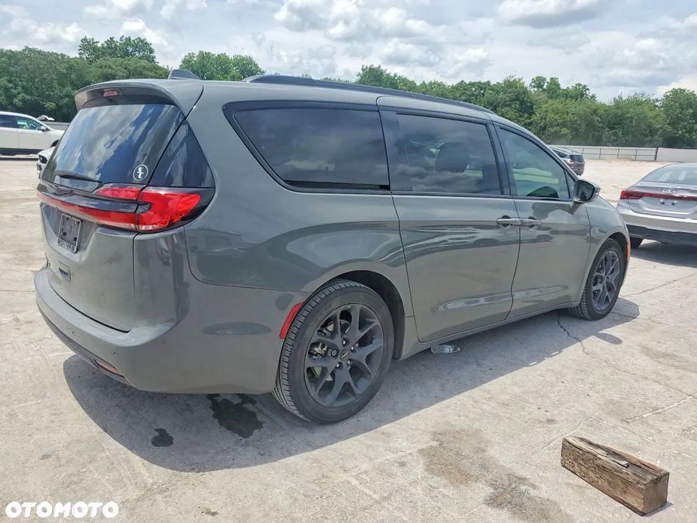 Chrysler Pacifica - 5