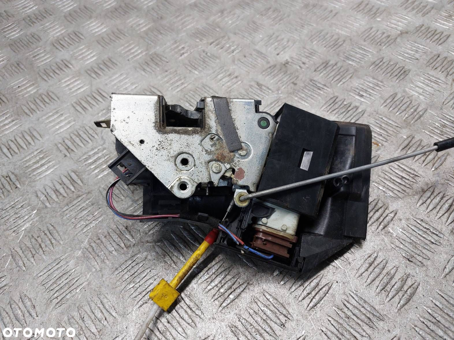 ZAMEK DRZWI LEWY PRZÓD BMW E39 - 2