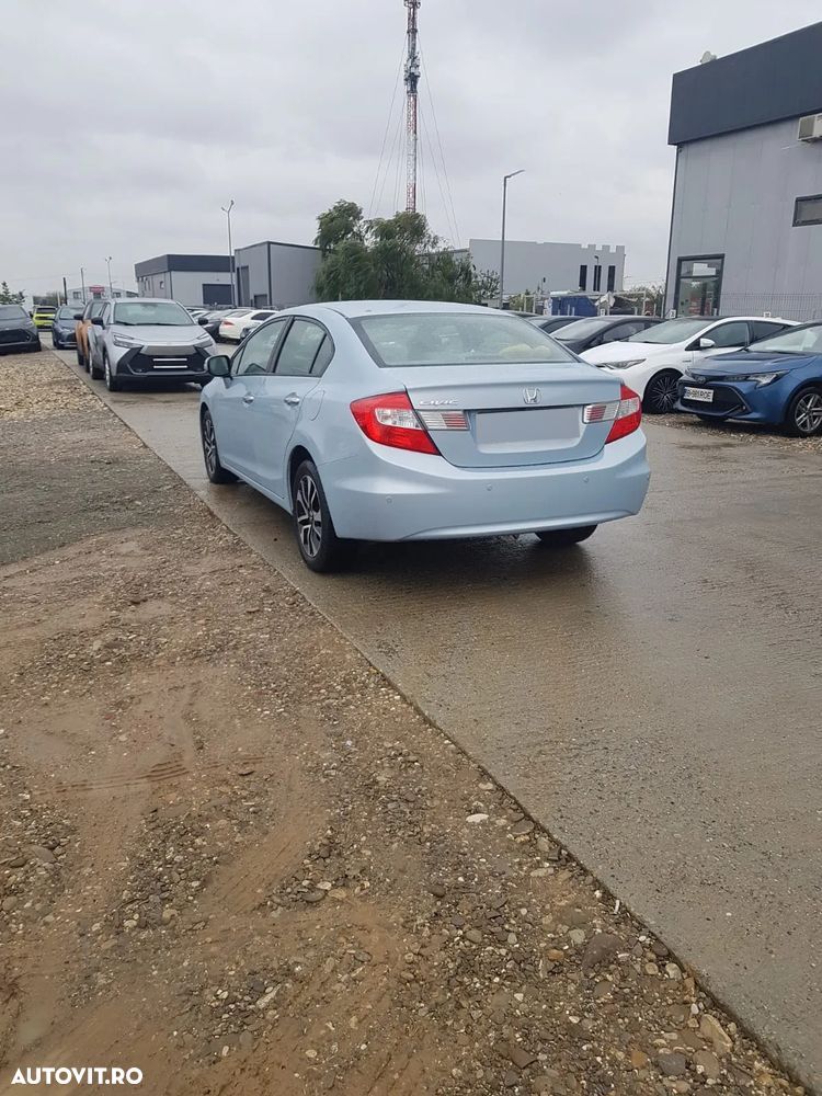 Honda Civic 1.8 MT ES - 10