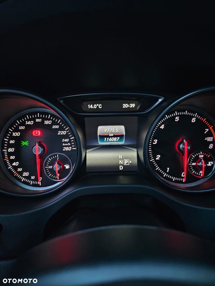 Mercedes-Benz CLA 220 4-Matic AMG Line - 13