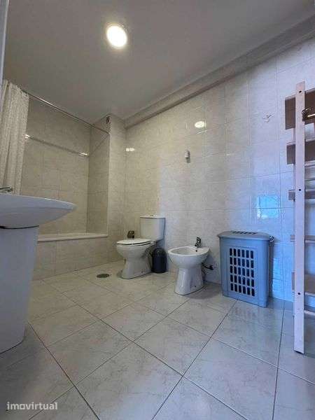 T3+1 c/ garagem e arrecadação - Venda Nova, Rio Tinto - Grande imagem: 4/12