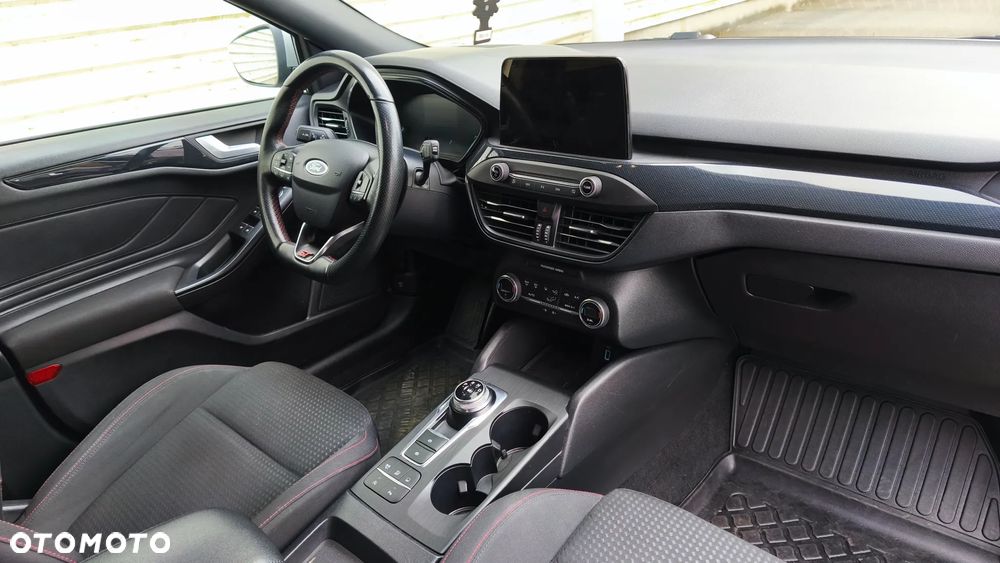 Ford Focus 1.5 EcoBlue Start-Stopp-System ST-LINE DESIGN - 24