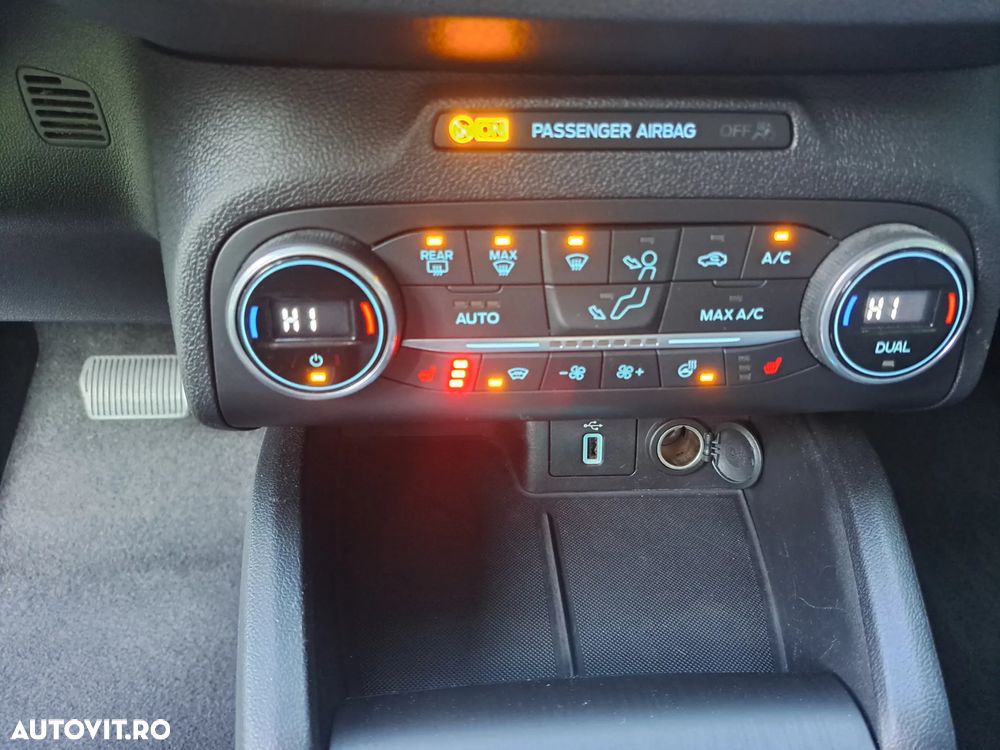 Ford Focus 1.5 EcoBlue Titanium - 24