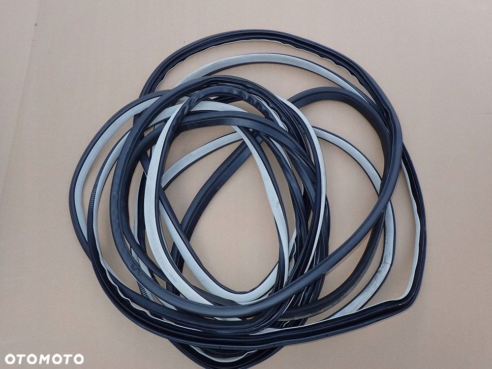 dw infiniti q70 uszczelki drzwi klapy - 1