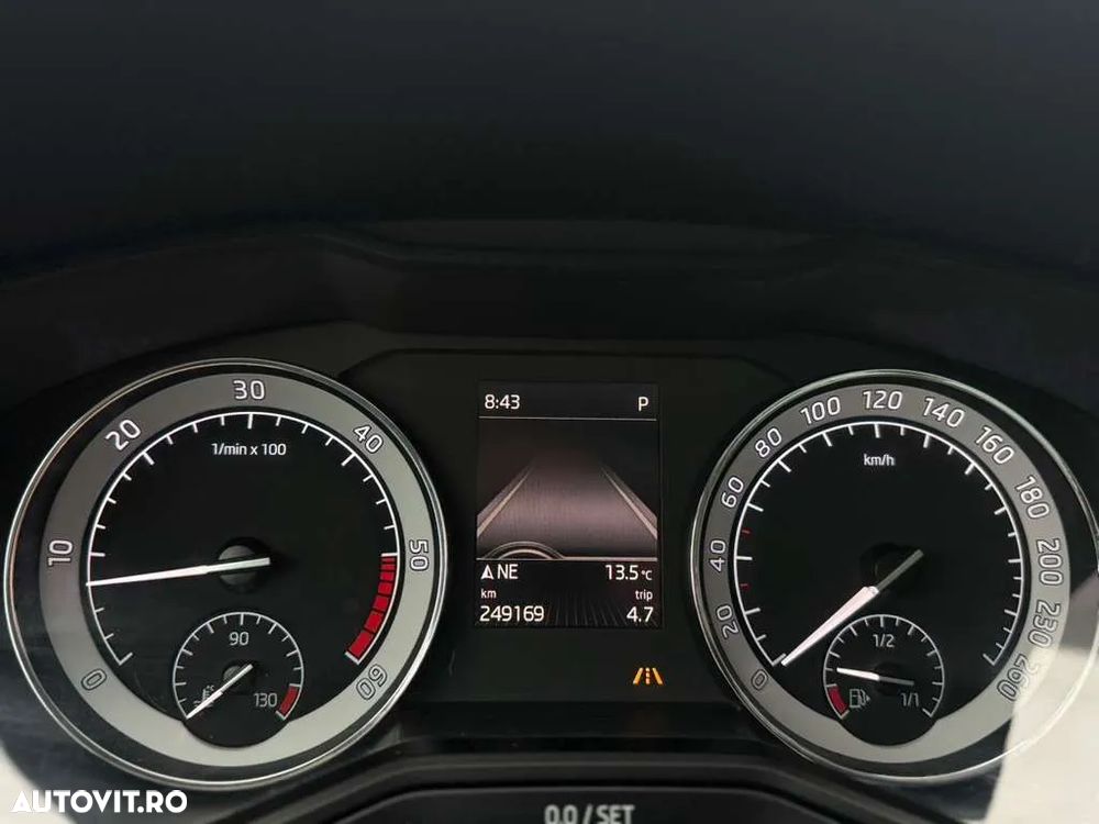 Skoda Superb Combi 2.0 TDI DSG Laurin & Klement - 16