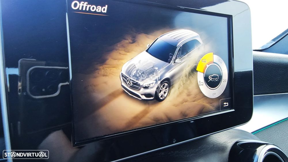 Mercedes-Benz GLC 250 d 4Matic 9G-TRONIC AMG Line - 38