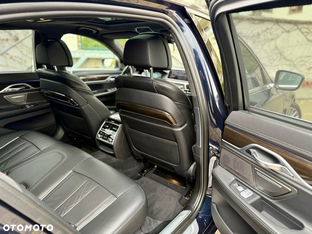 BMW Seria 7 750i xDrive sport - 10