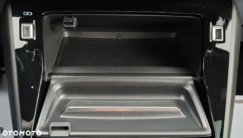 Peugeot 2008 PureTech 130 EAT8 GT - 29