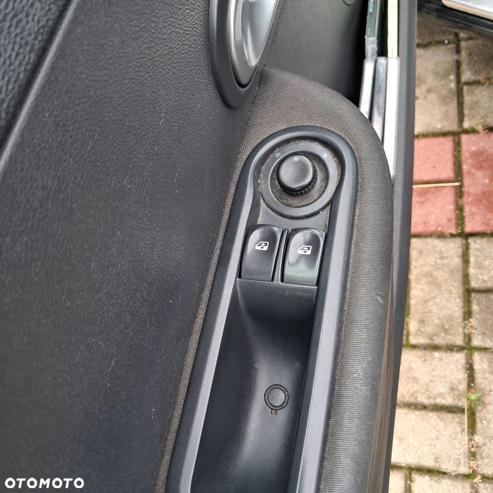 Renault Clio 1.2 16V Alize - 10