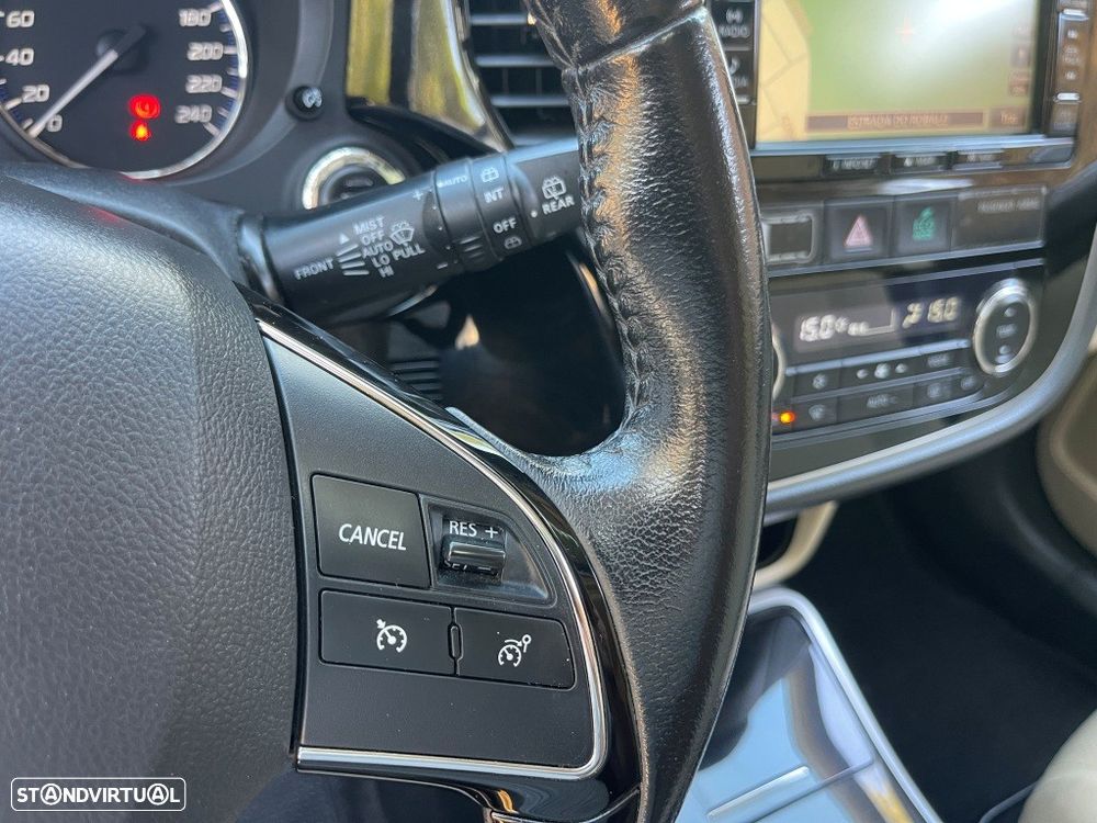 Mitsubishi Outlander 2.2 DI-D Instyle Navi - 29