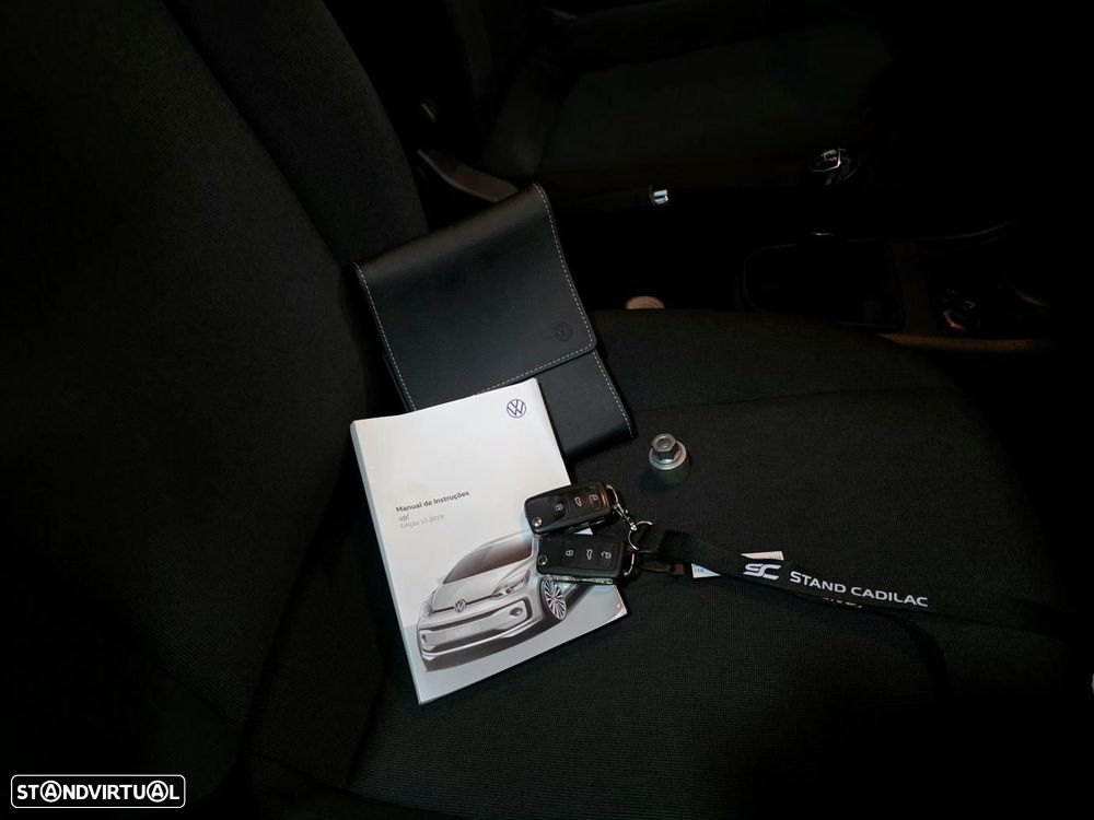 VW Up! 1.0 Move Color - 37
