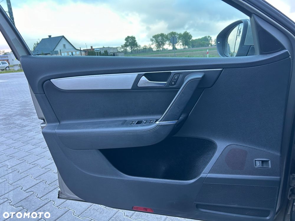 Volkswagen Passat 2.0 TDI DPF Highline - 11