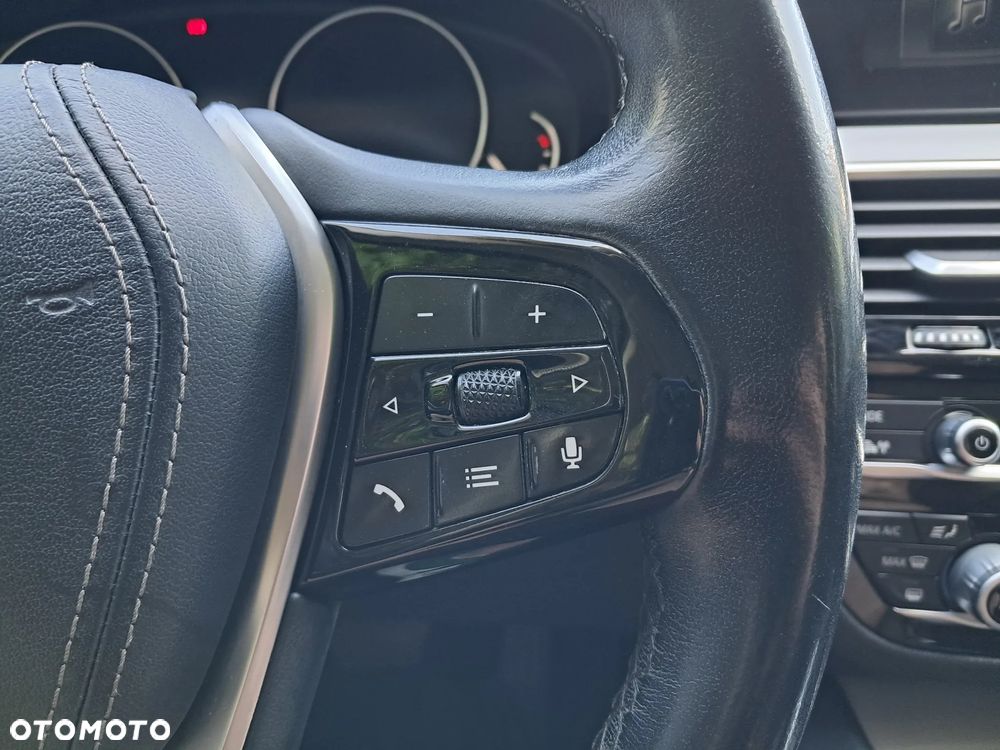 BMW Seria 5 518d - 17
