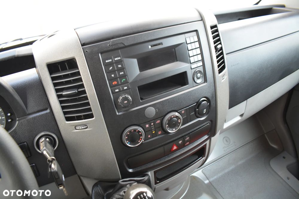 Volkswagen CRAFTER 35 2.0TDI - 23