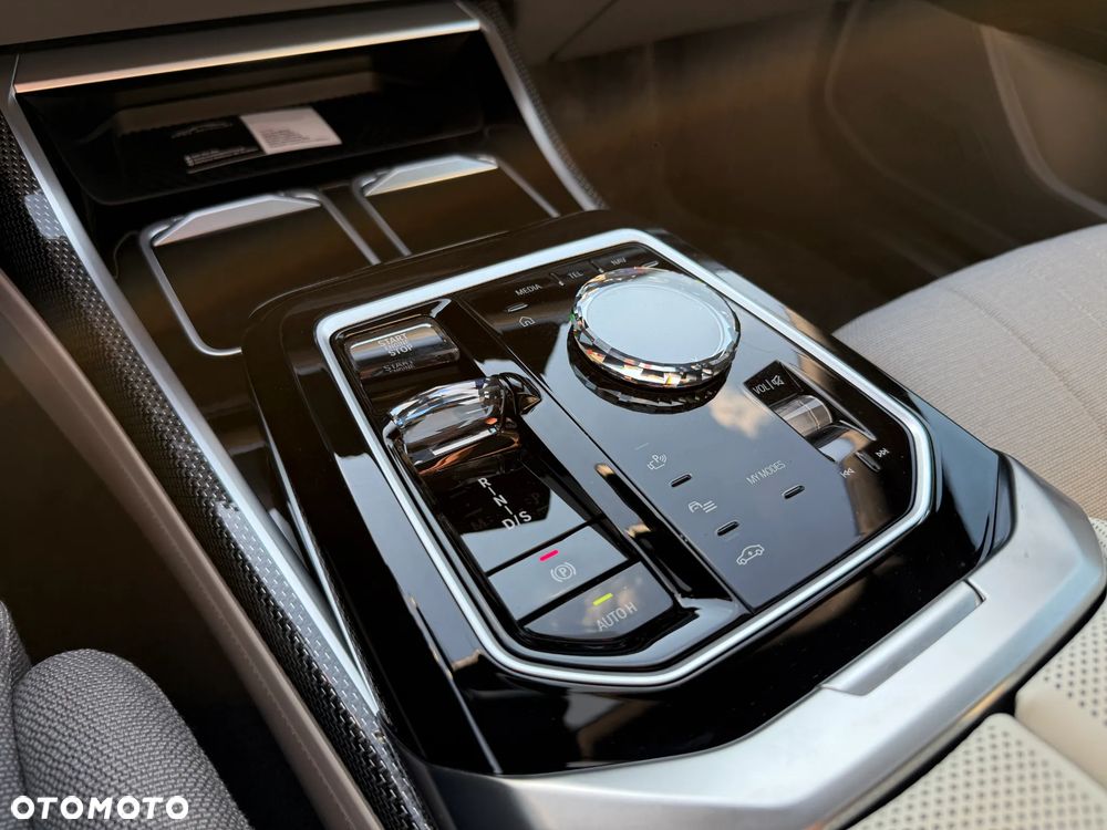 BMW Seria 7 M760e PHEV xDrive sport - 24