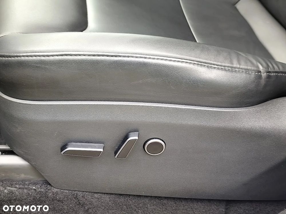 Tesla Model Y RWD - 12