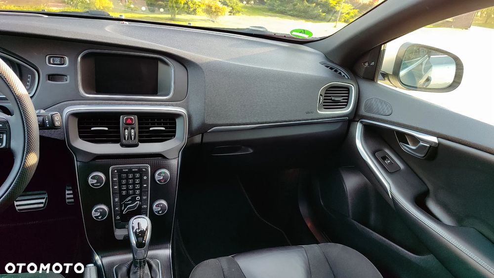 Volvo V40 D3 Momentum - 28