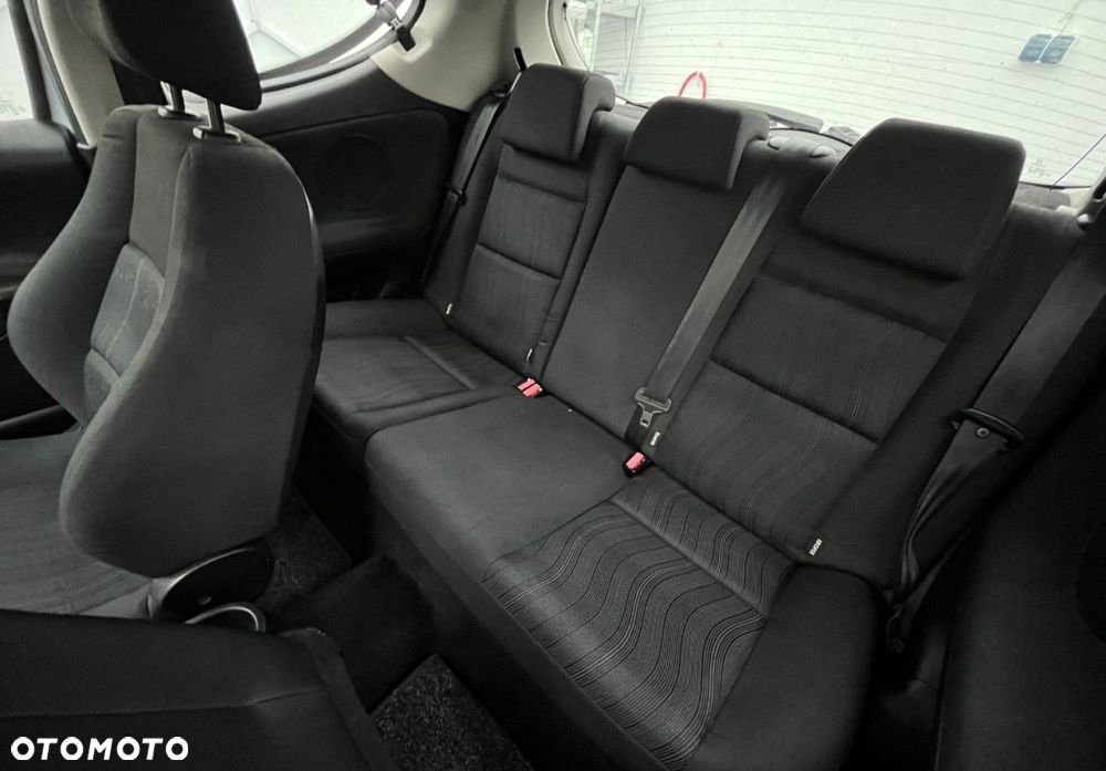 Peugeot 207 - 23