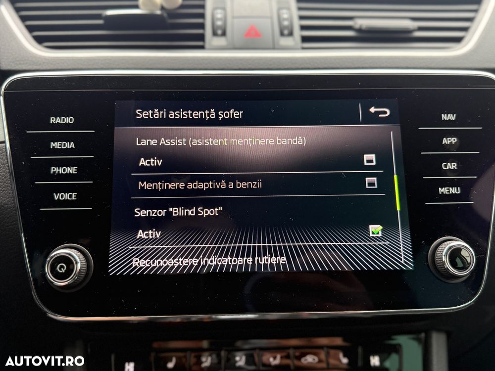 Skoda Superb 2.0 TDI DSG Premium Edition - 16