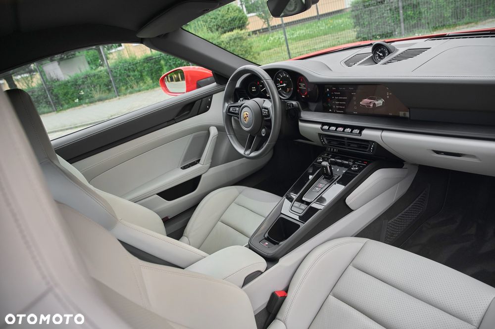 Porsche 911 Targa 4 GTS - 23