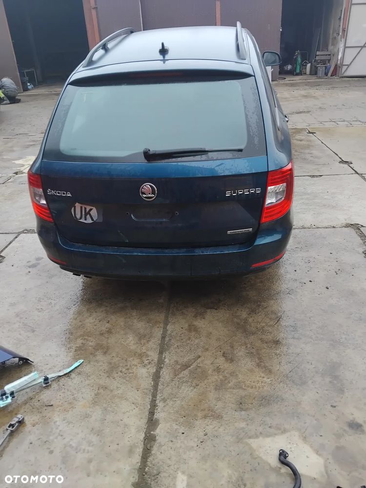 Błotnik drzwi klapa skoda SuperB lift - 3