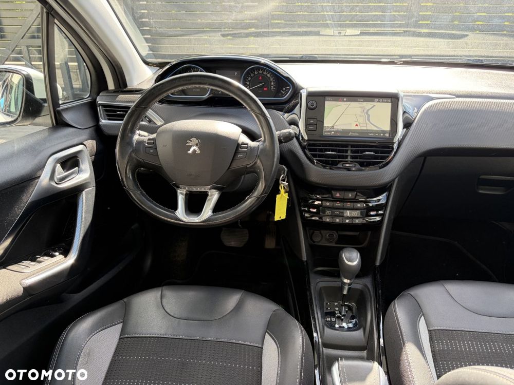 Peugeot 2008 1.2 Pure Tech GPF Allure S&S EAT6 - 14