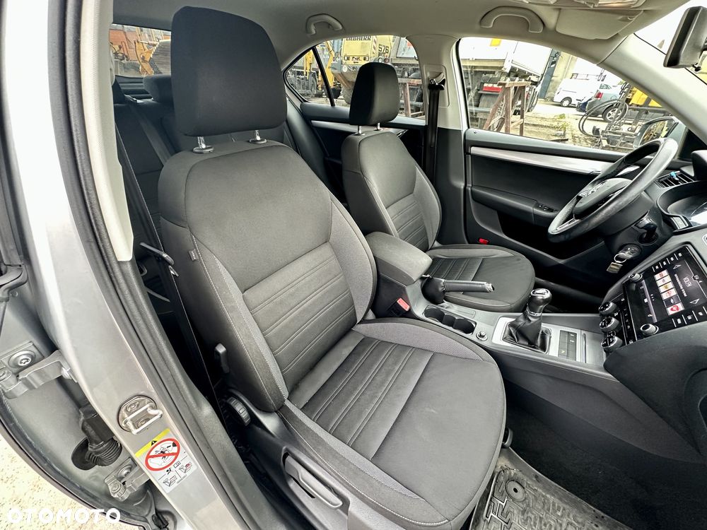 Skoda Octavia 1.4 TSI Ambition - 10