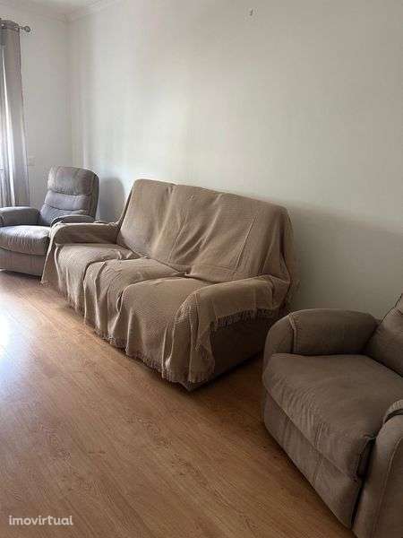 Arrenda-se Apart. T3 Remodelado (zona excelente) - Grande imagem: 2/8