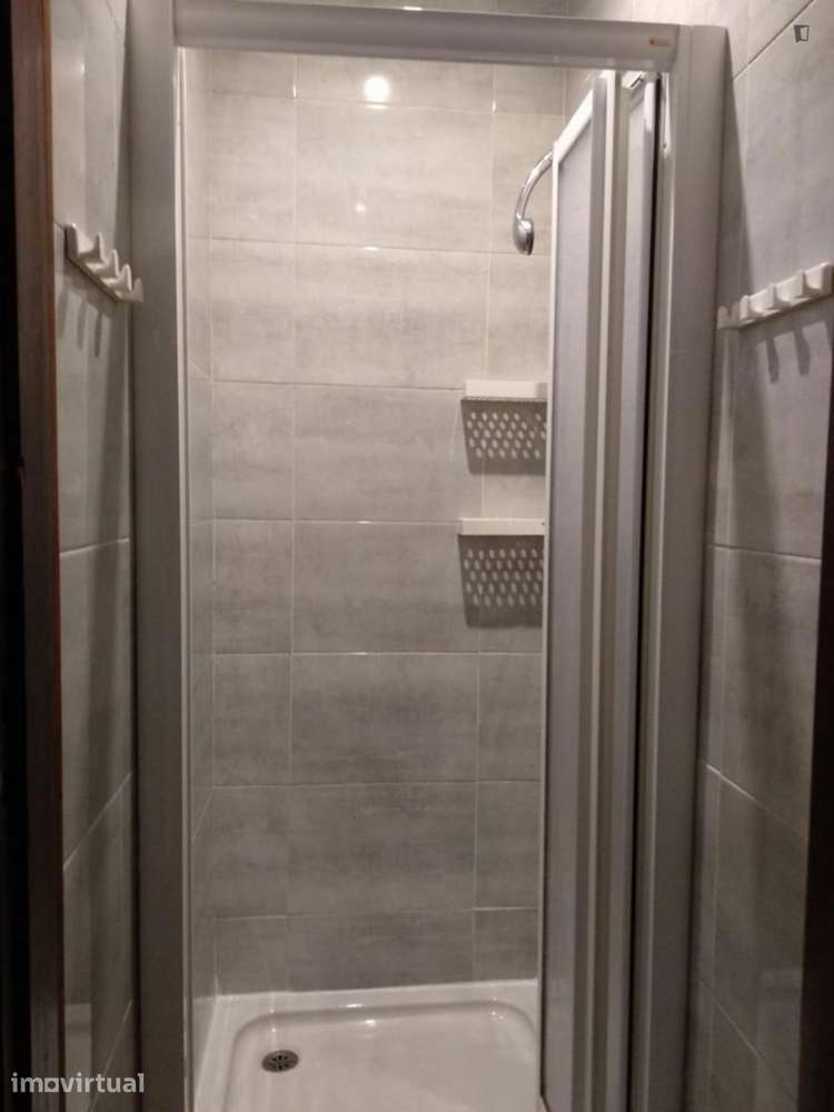 Quarto - localizado em Paranhos Porto - Grande imagem: 3/14