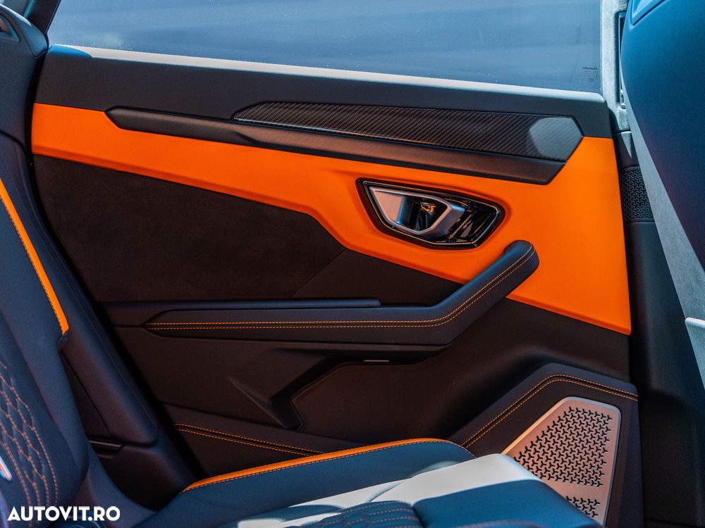 Lamborghini URUS - 36