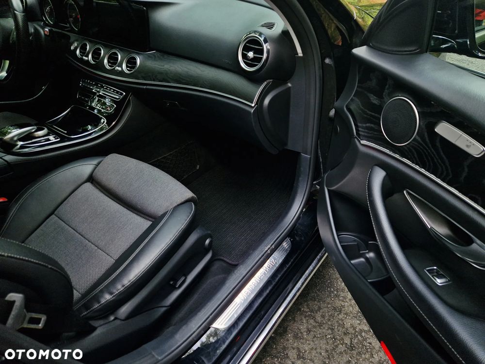 Mercedes-Benz Klasa E 220 d 4-Matic Business Edition 9G-TRONIC - 25