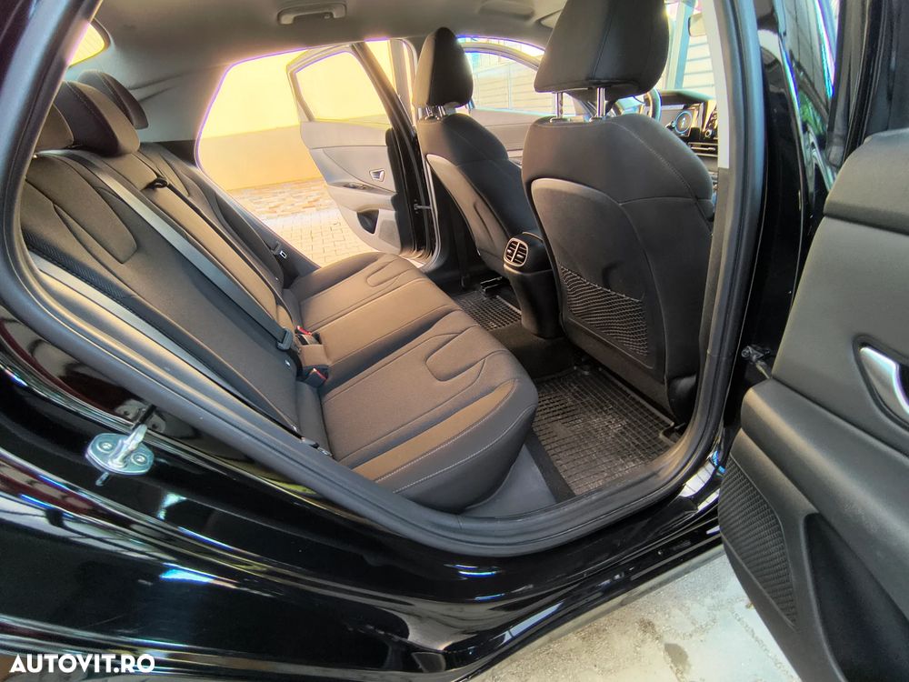 Hyundai Elantra 1.6 l 123 CP 6MT Highway - 7